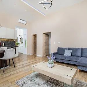 Appartamento Csengery Deluxe With Balcony, Budapest